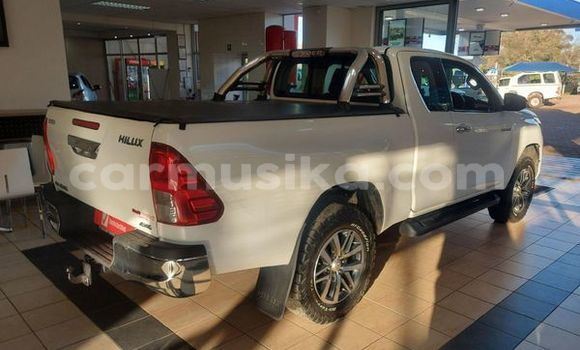 Tenga Tsaru Toyota Hilux Chena Mota in Beitbridge in Matabeleland South Tenga Tsaru Toyota Hilux Chena Mota in Beitbridge in Matabeleland South
