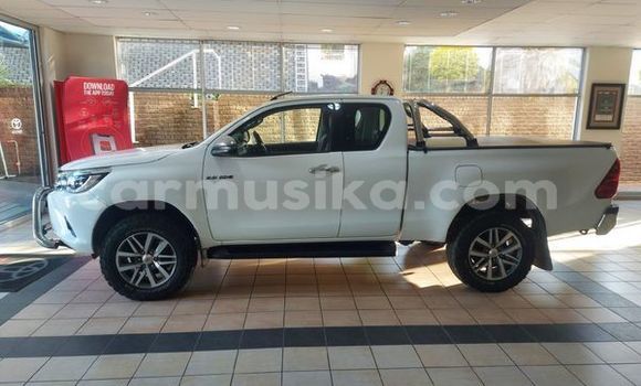 Tenga Tsaru Toyota Hilux Chena Mota in Beitbridge in Matabeleland South Tenga Tsaru Toyota Hilux Chena Mota in Beitbridge in Matabeleland South