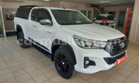 Buy Used Toyota Hilux White Car in Beitbridge in Matabeleland South
