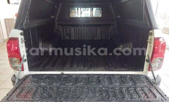 Buy Used Toyota Hilux White Car in Beitbridge in Matabeleland South Buy Used Toyota Hilux White Car in Beitbridge in Matabeleland South