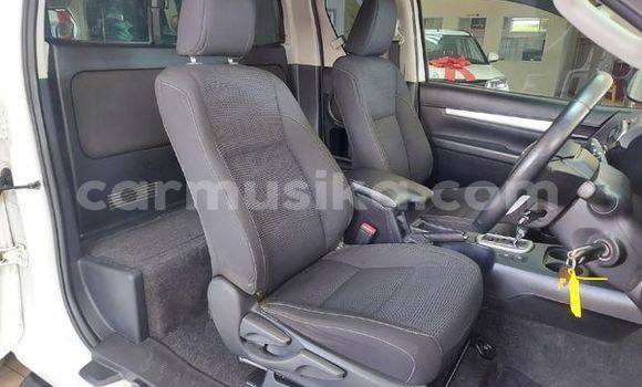 Buy Used Toyota Hilux White Car in Beitbridge in Matabeleland South Buy Used Toyota Hilux White Car in Beitbridge in Matabeleland South