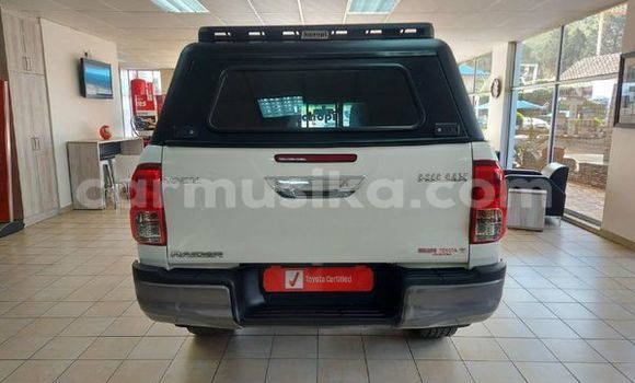 Buy Used Toyota Hilux White Car in Beitbridge in Matabeleland South Buy Used Toyota Hilux White Car in Beitbridge in Matabeleland South