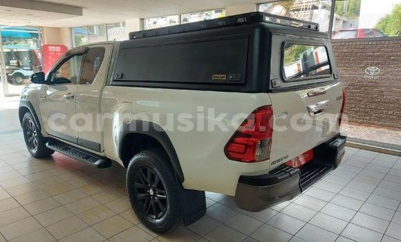Buy Used Toyota Hilux White Car in Beitbridge in Matabeleland South Buy Used Toyota Hilux White Car in Beitbridge in Matabeleland South