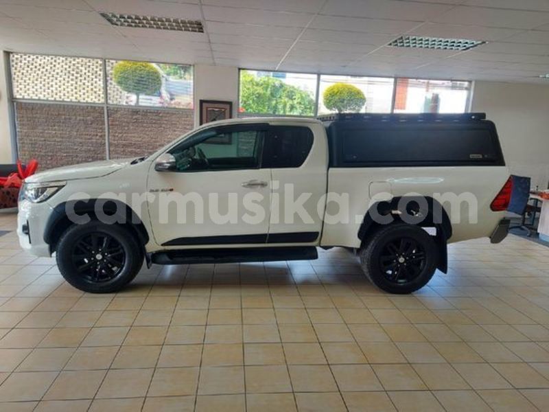 Big with watermark toyota hilux matabeleland south beitbridge 26201