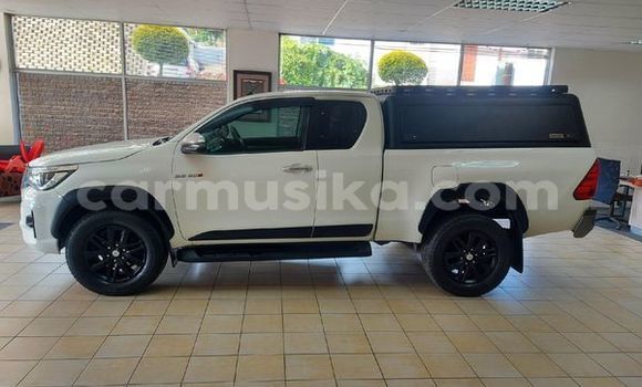 Buy Used Toyota Hilux White Car in Beitbridge in Matabeleland South Buy Used Toyota Hilux White Car in Beitbridge in Matabeleland South