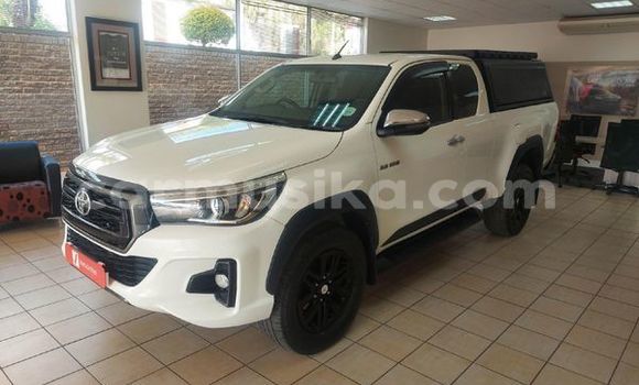 Buy Used Toyota Hilux White Car in Beitbridge in Matabeleland South Buy Used Toyota Hilux White Car in Beitbridge in Matabeleland South