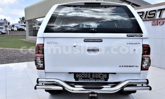 Nunua Ilio tumika Toyota Hilux Nyeupe Gari ndani ya Beitbridge nchini Matabeleland Kusini Nunua Ilio tumika Toyota Hilux Nyeupe Gari ndani ya Beitbridge nchini Matabeleland Kusini