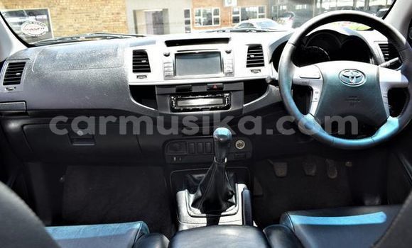 Nunua Ilio tumika Toyota Hilux Nyeupe Gari ndani ya Beitbridge nchini Matabeleland Kusini Nunua Ilio tumika Toyota Hilux Nyeupe Gari ndani ya Beitbridge nchini Matabeleland Kusini