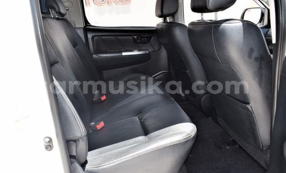 Nunua Ilio tumika Toyota Hilux Nyeupe Gari ndani ya Beitbridge nchini Matabeleland Kusini Nunua Ilio tumika Toyota Hilux Nyeupe Gari ndani ya Beitbridge nchini Matabeleland Kusini