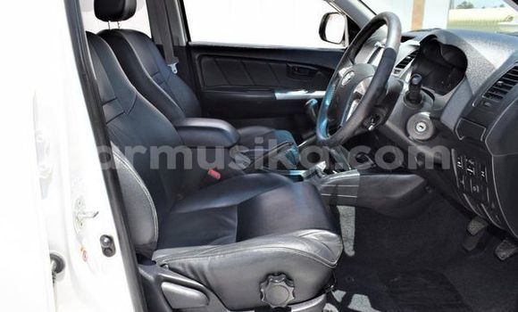 Nunua Ilio tumika Toyota Hilux Nyeupe Gari ndani ya Beitbridge nchini Matabeleland Kusini Nunua Ilio tumika Toyota Hilux Nyeupe Gari ndani ya Beitbridge nchini Matabeleland Kusini