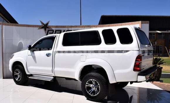 Buy Used Toyota Hilux White Car in Beitbridge in Matabeleland South Buy Used Toyota Hilux White Car in Beitbridge in Matabeleland South