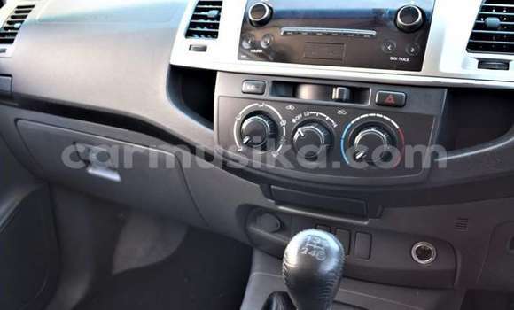 Buy Used Toyota Hilux White Car in Beitbridge in Matabeleland South Buy Used Toyota Hilux White Car in Beitbridge in Matabeleland South