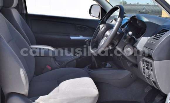 Buy Used Toyota Hilux White Car in Beitbridge in Matabeleland South Buy Used Toyota Hilux White Car in Beitbridge in Matabeleland South