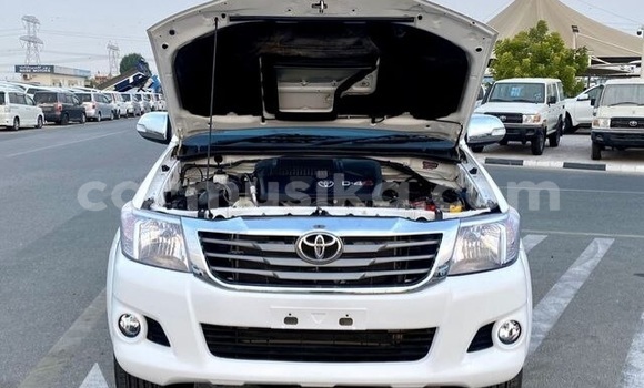 Acheter Occasion Voiture Toyota Hiluxe Revo Blanc à Beitbridge, Matabeleland South Acheter Occasion Voiture Toyota Hiluxe Revo Blanc à Beitbridge, Matabeleland South