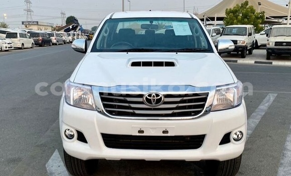 Acheter Occasion Voiture Toyota Hiluxe Revo Blanc à Beitbridge, Matabeleland South Acheter Occasion Voiture Toyota Hiluxe Revo Blanc à Beitbridge, Matabeleland South