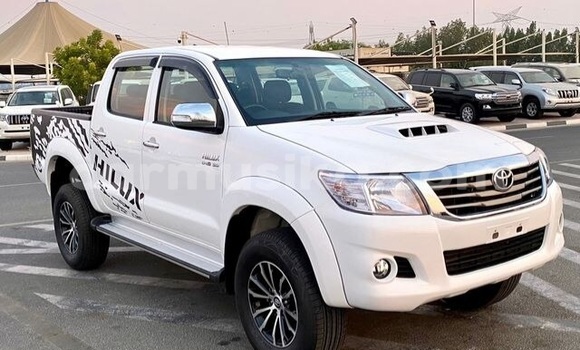 Acheter Occasion Voiture Toyota Hiluxe Revo Blanc à Beitbridge, Matabeleland South Acheter Occasion Voiture Toyota Hiluxe Revo Blanc à Beitbridge, Matabeleland South