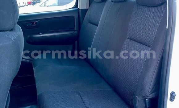 Acheter Occasion Voiture Toyota Hiluxe Revo Blanc à Beitbridge, Matabeleland South Acheter Occasion Voiture Toyota Hiluxe Revo Blanc à Beitbridge, Matabeleland South