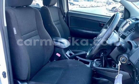 Acheter Occasion Voiture Toyota Hiluxe Revo Blanc à Beitbridge, Matabeleland South Acheter Occasion Voiture Toyota Hiluxe Revo Blanc à Beitbridge, Matabeleland South