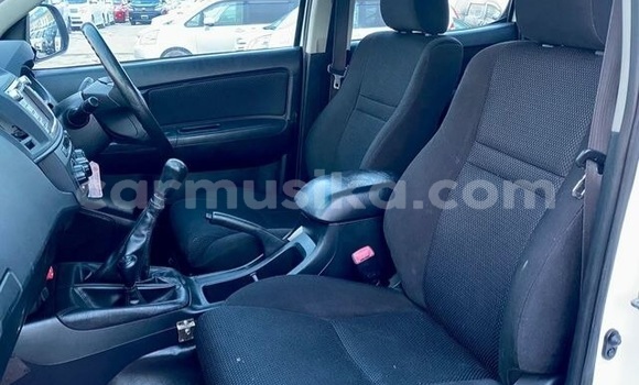 Acheter Occasion Voiture Toyota Hiluxe Revo Blanc à Beitbridge, Matabeleland South Acheter Occasion Voiture Toyota Hiluxe Revo Blanc à Beitbridge, Matabeleland South