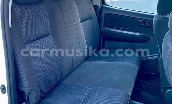 Acheter Occasion Voiture Toyota Hiluxe Revo Blanc à Beitbridge, Matabeleland South Acheter Occasion Voiture Toyota Hiluxe Revo Blanc à Beitbridge, Matabeleland South