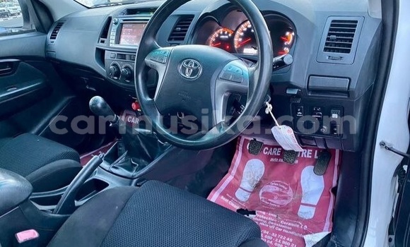Acheter Occasion Voiture Toyota Hiluxe Revo Blanc à Beitbridge, Matabeleland South Acheter Occasion Voiture Toyota Hiluxe Revo Blanc à Beitbridge, Matabeleland South