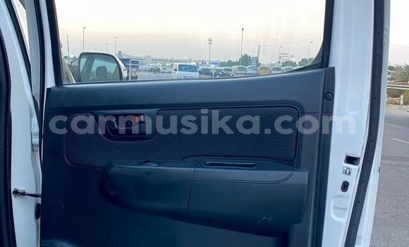 Acheter Occasion Voiture Toyota Hiluxe Revo Blanc à Beitbridge, Matabeleland South Acheter Occasion Voiture Toyota Hiluxe Revo Blanc à Beitbridge, Matabeleland South