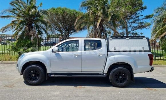 Buy Used Isuzu KB Silver Car in Beitbridge in Matabeleland South Buy Used Isuzu KB Silver Car in Beitbridge in Matabeleland South