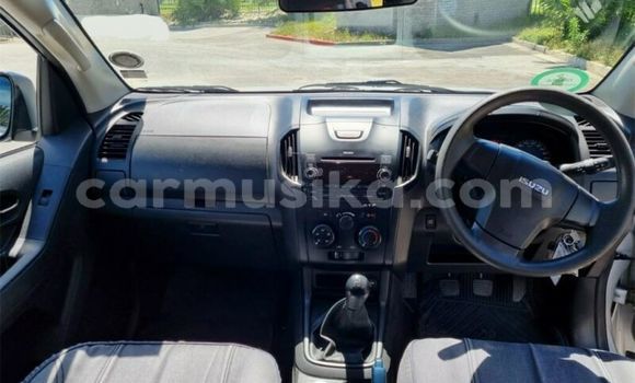 Buy Used Isuzu KB Silver Car in Beitbridge in Matabeleland South Buy Used Isuzu KB Silver Car in Beitbridge in Matabeleland South