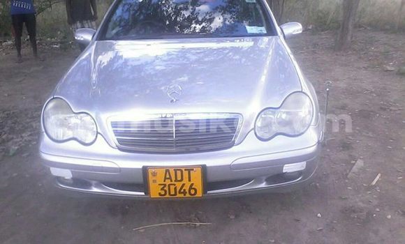 Nunua Ilio tumika Mercedes‒Benz C–Class Fedha Gari ndani ya Alexandra Park nchini Harare