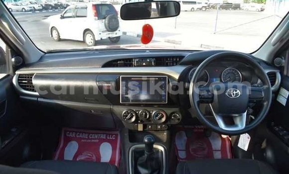 Tenga Tsaru Toyota Hilux Tsvuku Mota in Beitbridge in Matabeleland South Tenga Tsaru Toyota Hilux Tsvuku Mota in Beitbridge in Matabeleland South