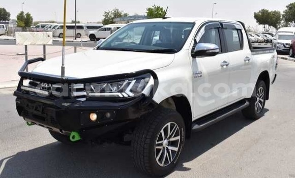 Buy Used Toyota Hilux White Car in Beitbridge in Matabeleland South Buy Used Toyota Hilux White Car in Beitbridge in Matabeleland South