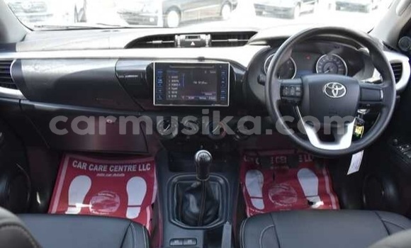 Buy Used Toyota Hilux White Car in Beitbridge in Matabeleland South Buy Used Toyota Hilux White Car in Beitbridge in Matabeleland South