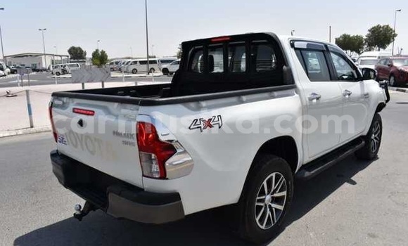 Buy Used Toyota Hilux White Car in Beitbridge in Matabeleland South Buy Used Toyota Hilux White Car in Beitbridge in Matabeleland South