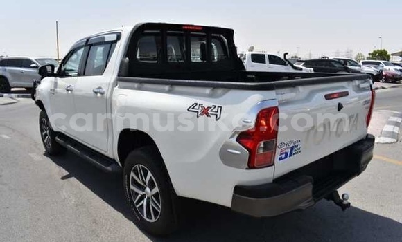 Buy Used Toyota Hilux White Car in Beitbridge in Matabeleland South Buy Used Toyota Hilux White Car in Beitbridge in Matabeleland South