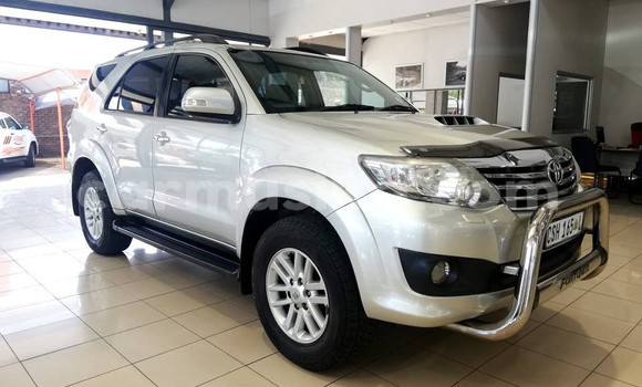 Nunua Ilio tumika Toyota Fortuner Fedha Gari ndani ya Beitbridge nchini Matabeleland Kusini Nunua Ilio tumika Toyota Fortuner Fedha Gari ndani ya Beitbridge nchini Matabeleland Kusini