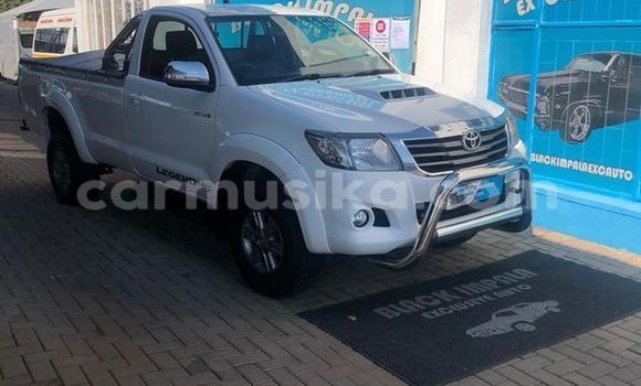 Tenga Tsaru Toyota Hilux Chena Mota in Beitbridge in Matabeleland South