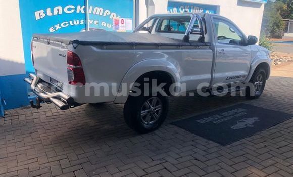 Buy Used Toyota Hilux White Car in Beitbridge in Matabeleland South Buy Used Toyota Hilux White Car in Beitbridge in Matabeleland South