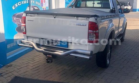 Buy Used Toyota Hilux White Car in Beitbridge in Matabeleland South Buy Used Toyota Hilux White Car in Beitbridge in Matabeleland South