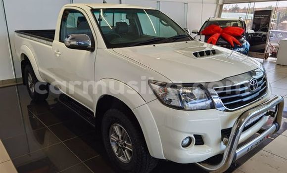 Buy Used Toyota Hilux White Car in Beitbridge in Matabeleland South Buy Used Toyota Hilux White Car in Beitbridge in Matabeleland South