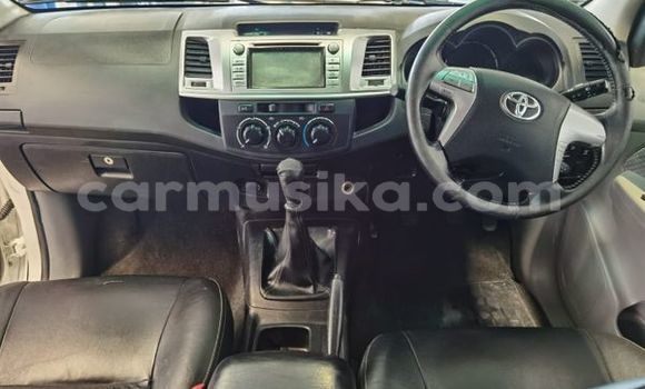 Buy Used Toyota Hilux White Car in Beitbridge in Matabeleland South Buy Used Toyota Hilux White Car in Beitbridge in Matabeleland South