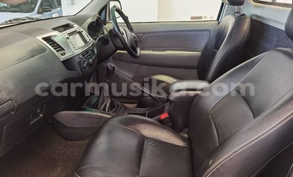 Buy Used Toyota Hilux White Car in Beitbridge in Matabeleland South Buy Used Toyota Hilux White Car in Beitbridge in Matabeleland South