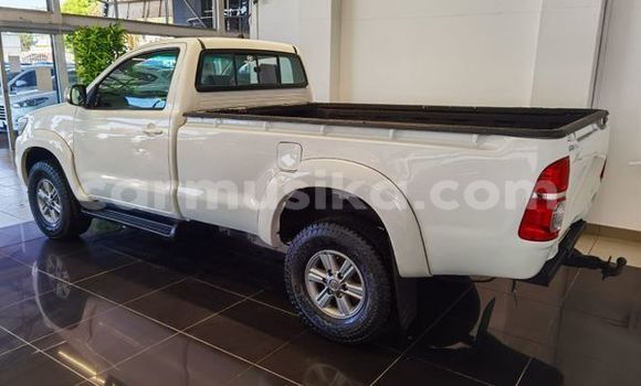 Buy Used Toyota Hilux White Car in Beitbridge in Matabeleland South Buy Used Toyota Hilux White Car in Beitbridge in Matabeleland South