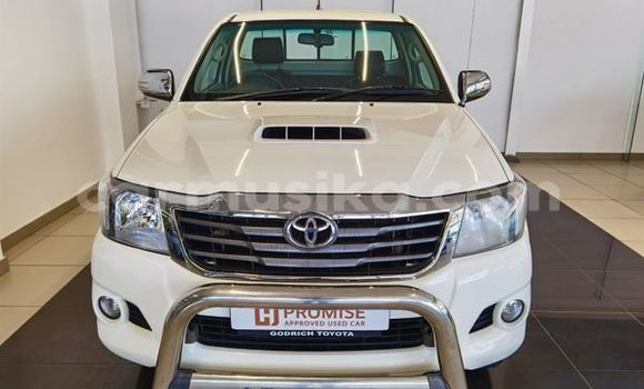 Buy Used Toyota Hilux White Car in Beitbridge in Matabeleland South Buy Used Toyota Hilux White Car in Beitbridge in Matabeleland South