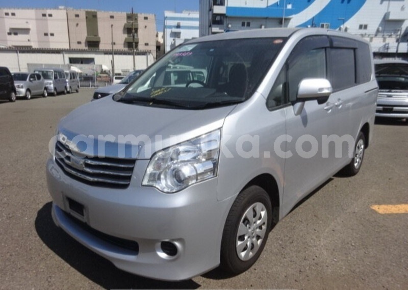 Big with watermark toyota noah matabeleland south beitbridge 26249