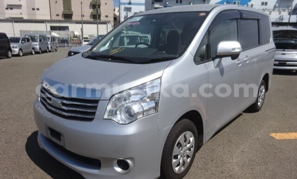 Nunua Ilio tumika Toyota Noah Fedha Gari ndani ya Beitbridge nchini Matabeleland Kusini