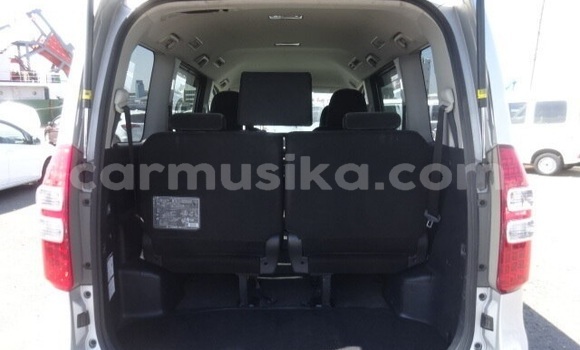 Nunua Ilio tumika Toyota Noah Fedha Gari ndani ya Beitbridge nchini Matabeleland Kusini Nunua Ilio tumika Toyota Noah Fedha Gari ndani ya Beitbridge nchini Matabeleland Kusini