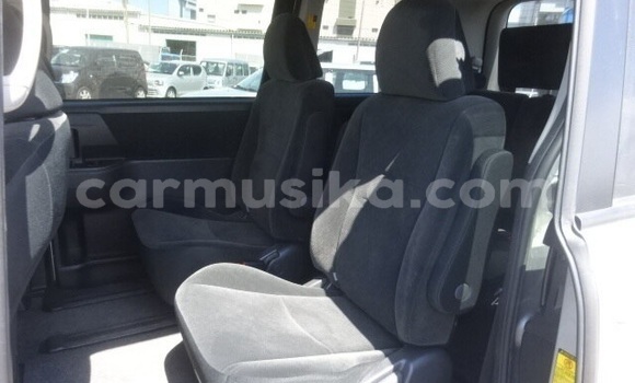 Nunua Ilio tumika Toyota Noah Fedha Gari ndani ya Beitbridge nchini Matabeleland Kusini Nunua Ilio tumika Toyota Noah Fedha Gari ndani ya Beitbridge nchini Matabeleland Kusini