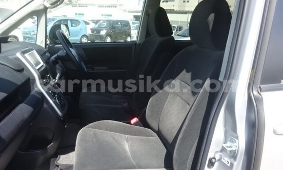 Nunua Ilio tumika Toyota Noah Fedha Gari ndani ya Beitbridge nchini Matabeleland Kusini Nunua Ilio tumika Toyota Noah Fedha Gari ndani ya Beitbridge nchini Matabeleland Kusini