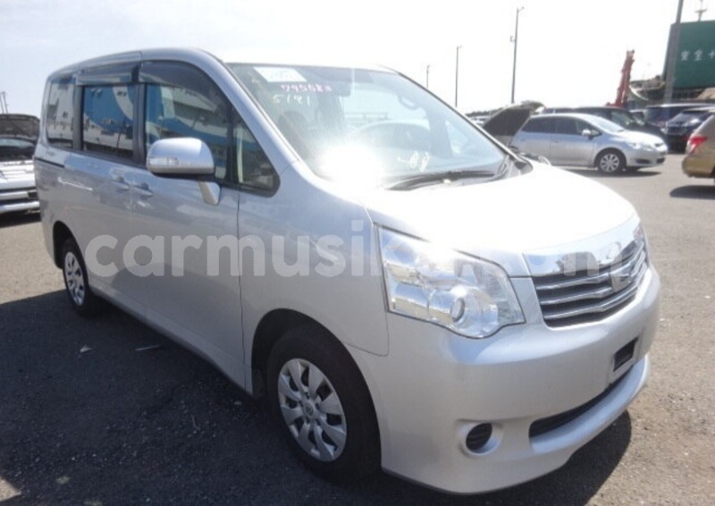 Big with watermark toyota noah matabeleland south beitbridge 26249