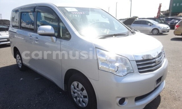 Nunua Ilio tumika Toyota Noah Fedha Gari ndani ya Beitbridge nchini Matabeleland Kusini Nunua Ilio tumika Toyota Noah Fedha Gari ndani ya Beitbridge nchini Matabeleland Kusini